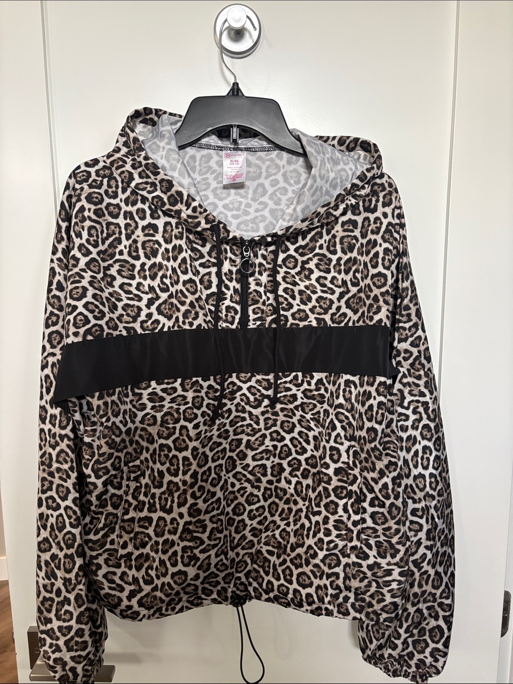 No Boundaries NWOT Leopard Print Hooded lightweight nylon cropped pullover